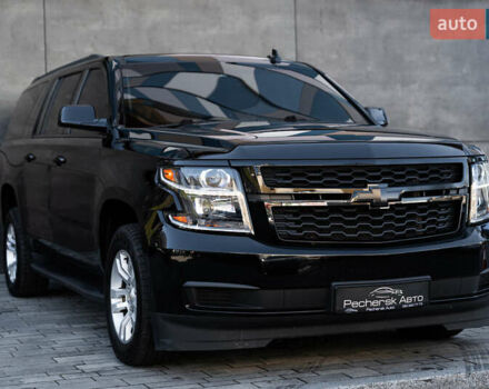 Черный Шевроле Субурбан, объемом двигателя 5.33 л и пробегом 153 тыс. км за 33000 $, фото 2 на Automoto.ua