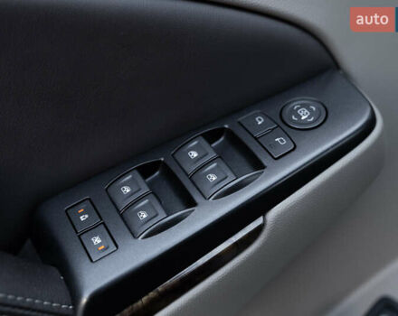 Черный Шевроле Субурбан, объемом двигателя 5.33 л и пробегом 153 тыс. км за 33000 $, фото 16 на Automoto.ua