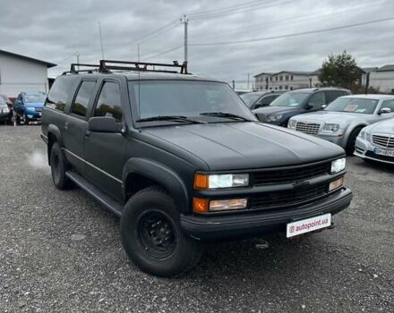 Серый Шевроле Субурбан, объемом двигателя 7.45 л и пробегом 565 тыс. км за 12000 $, фото 3 на Automoto.ua