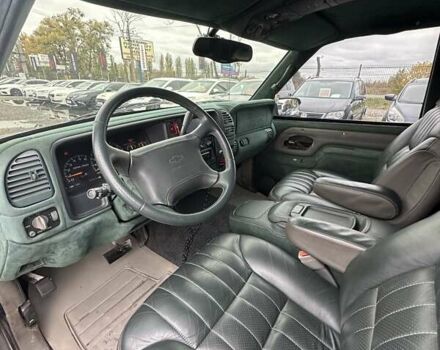 Серый Шевроле Субурбан, объемом двигателя 7.45 л и пробегом 565 тыс. км за 12000 $, фото 20 на Automoto.ua