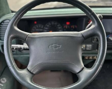 Серый Шевроле Субурбан, объемом двигателя 7.45 л и пробегом 565 тыс. км за 12000 $, фото 32 на Automoto.ua