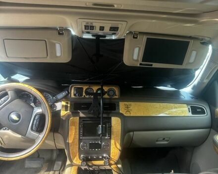 Шевроле Субурбан 2009 в Киеве на Automoto.ua Серый Шевроле Субурбан, объемом двигателя 6 л и пробегом 300 тыс. км за 26800 $, фото 3 на Automoto.ua