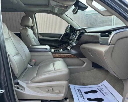 Серый Шевроле Субурбан, объемом двигателя 5.3 л и пробегом 77 тыс. км за 6800 $, фото 7 на Automoto.ua