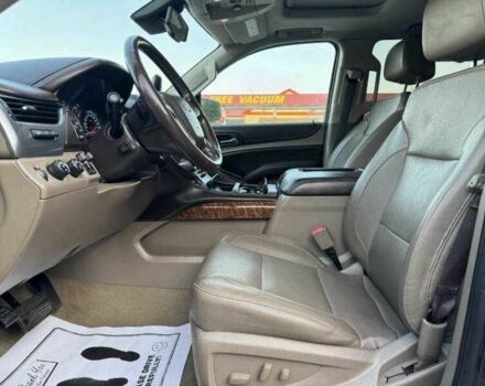 Серый Шевроле Субурбан, объемом двигателя 5.3 л и пробегом 77 тыс. км за 6800 $, фото 4 на Automoto.ua