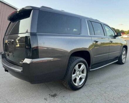 Серый Шевроле Субурбан, объемом двигателя 5.3 л и пробегом 77 тыс. км за 6800 $, фото 2 на Automoto.ua