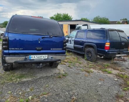 Синий Шевроле Субурбан, объемом двигателя 6 л и пробегом 380 тыс. км за 8000 $, фото 4 на Automoto.ua