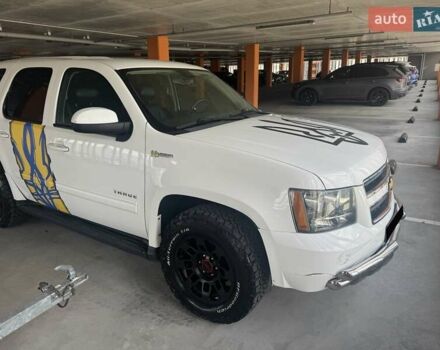 Белый Шевроле Тахо, объемом двигателя 6 л и пробегом 104 тыс. км за 24500 $, фото 1 на Automoto.ua