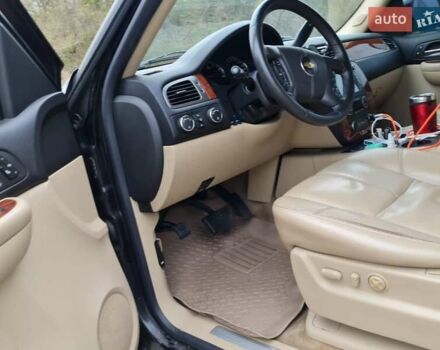 Черный Шевроле Тахо, объемом двигателя 5.3 л и пробегом 194 тыс. км за 16100 $, фото 5 на Automoto.ua