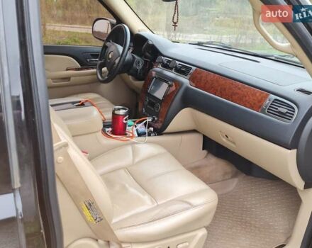 Черный Шевроле Тахо, объемом двигателя 5.3 л и пробегом 194 тыс. км за 16100 $, фото 6 на Automoto.ua