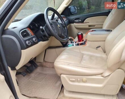 Черный Шевроле Тахо, объемом двигателя 5.3 л и пробегом 194 тыс. км за 16100 $, фото 26 на Automoto.ua