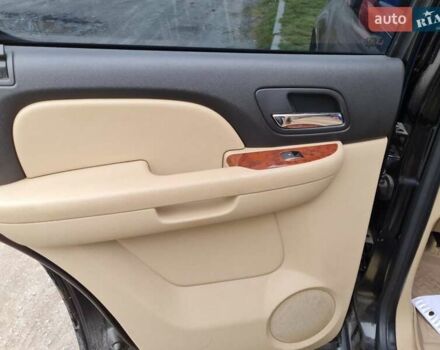 Черный Шевроле Тахо, объемом двигателя 5.3 л и пробегом 194 тыс. км за 16100 $, фото 11 на Automoto.ua