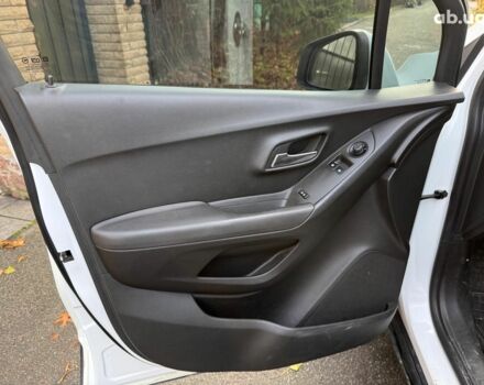 Белый Шевроле Трекер, объемом двигателя 1.8 л и пробегом 199 тыс. км за 8990 $, фото 8 на Automoto.ua