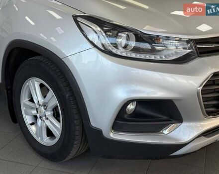 Серый Шевроле Трекер, объемом двигателя 1.36 л и пробегом 120 тыс. км за 12990 $, фото 2 на Automoto.ua