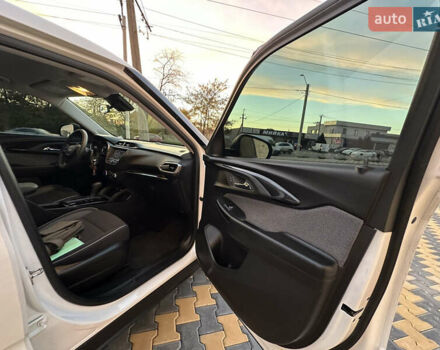 Білий Шевроле Трейлблейзер, об'ємом двигуна 1.2 л та пробігом 20 тис. км за 18000 $, фото 33 на Automoto.ua