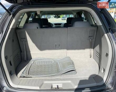 Серый Шевроле Траверс, объемом двигателя 3.56 л и пробегом 114 тыс. км за 12990 $, фото 49 на Automoto.ua