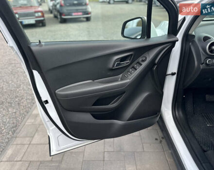 Шевроле Trax 2016 в Ровно на Automoto.ua Белый Шевроле Trax, объемом двигателя 1.4 л и пробегом 160 тыс. км за 9850 $, фото 10 на Automoto.ua