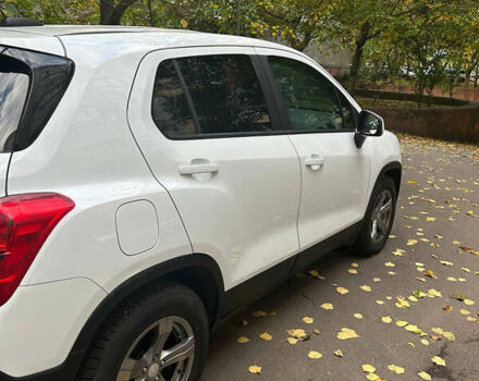 Белый Шевроле Trax, объемом двигателя 1.38 л и пробегом 122 тыс. км за 10500 $, фото 2 на Automoto.ua