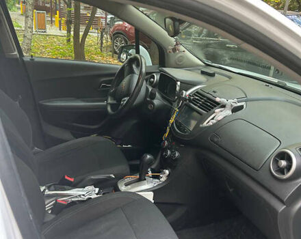 Белый Шевроле Trax, объемом двигателя 1.38 л и пробегом 122 тыс. км за 10500 $, фото 4 на Automoto.ua