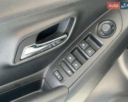 Белый Шевроле Trax, объемом двигателя 1.6 л и пробегом 104 тыс. км за 12990 $, фото 18 на Automoto.ua