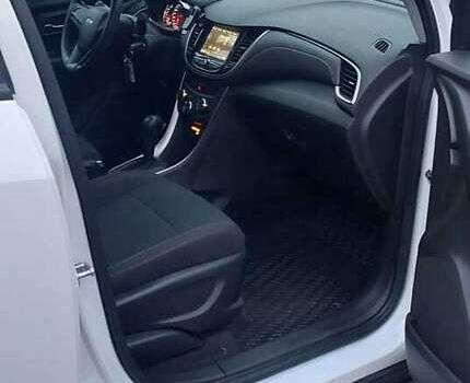 Білий Шевроле Trax, об'ємом двигуна 1.36 л та пробігом 62 тис. км за 12600 $, фото 23 на Automoto.ua