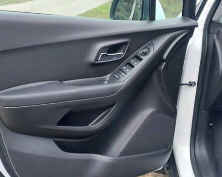 Білий Шевроле Trax, об'ємом двигуна 1.36 л та пробігом 62 тис. км за 12600 $, фото 27 на Automoto.ua