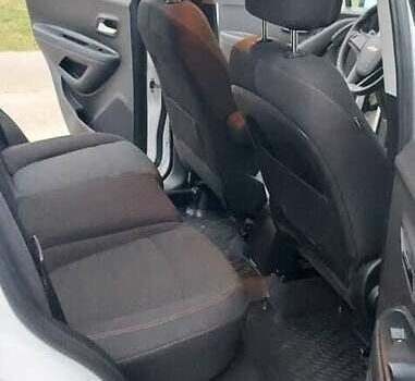 Білий Шевроле Trax, об'ємом двигуна 1.36 л та пробігом 62 тис. км за 12600 $, фото 26 на Automoto.ua