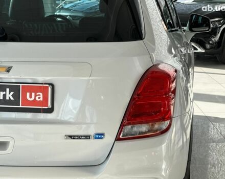 Белый Шевроле Trax, объемом двигателя 1.6 л и пробегом 104 тыс. км за 12990 $, фото 7 на Automoto.ua