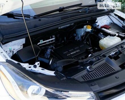 Белый Шевроле Trax, объемом двигателя 1.4 л и пробегом 113 тыс. км за 2300 $, фото 27 на Automoto.ua