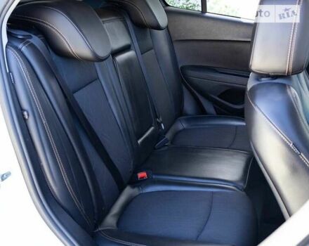 Белый Шевроле Trax, объемом двигателя 1.4 л и пробегом 113 тыс. км за 2300 $, фото 24 на Automoto.ua