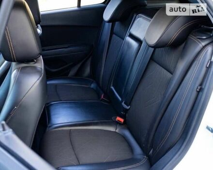 Белый Шевроле Trax, объемом двигателя 1.4 л и пробегом 113 тыс. км за 2300 $, фото 20 на Automoto.ua