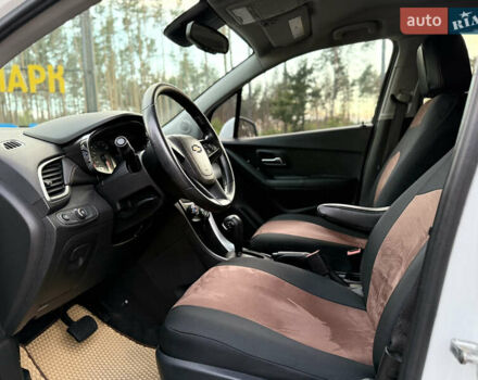 Білий Шевроле Trax, об'ємом двигуна 1.36 л та пробігом 132 тис. км за 11400 $, фото 14 на Automoto.ua