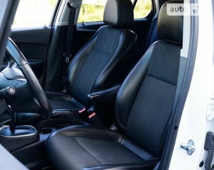 Белый Шевроле Trax, объемом двигателя 1.4 л и пробегом 113 тыс. км за 2300 $, фото 5 на Automoto.ua