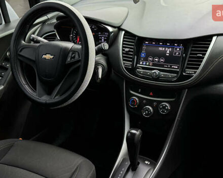 Белый Шевроле Trax, объемом двигателя 1.4 л и пробегом 56 тыс. км за 13299 $, фото 9 на Automoto.ua