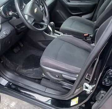 Чорний Шевроле Trax, об'ємом двигуна 1.36 л та пробігом 126 тис. км за 10600 $, фото 22 на Automoto.ua