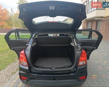 Черный Шевроле Trax, объемом двигателя 1.36 л и пробегом 81 тыс. км за 10950 $, фото 15 на Automoto.ua