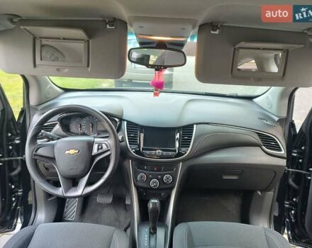 Черный Шевроле Trax, объемом двигателя 1.36 л и пробегом 81 тыс. км за 10950 $, фото 12 на Automoto.ua