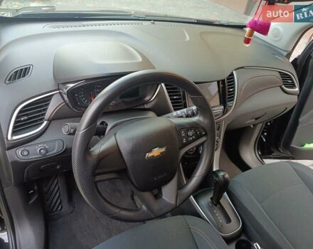Черный Шевроле Trax, объемом двигателя 1.36 л и пробегом 81 тыс. км за 10950 $, фото 10 на Automoto.ua
