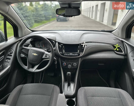 Чорний Шевроле Trax, об'ємом двигуна 1.36 л та пробігом 84 тис. км за 11999 $, фото 24 на Automoto.ua