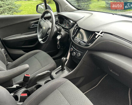 Чорний Шевроле Trax, об'ємом двигуна 1.36 л та пробігом 84 тис. км за 11999 $, фото 23 на Automoto.ua