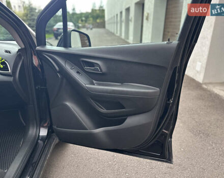 Чорний Шевроле Trax, об'ємом двигуна 1.36 л та пробігом 84 тис. км за 11999 $, фото 20 на Automoto.ua