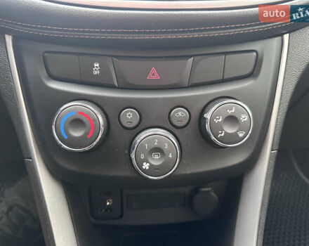 Чорний Шевроле Trax, об'ємом двигуна 1.36 л та пробігом 84 тис. км за 11999 $, фото 18 на Automoto.ua