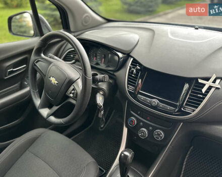 Чорний Шевроле Trax, об'ємом двигуна 1.36 л та пробігом 84 тис. км за 11999 $, фото 21 на Automoto.ua