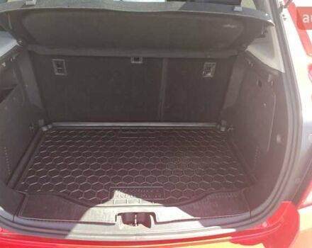 Красный Шевроле Trax, объемом двигателя 1.36 л и пробегом 52 тыс. км за 14300 $, фото 3 на Automoto.ua