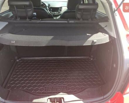 Красный Шевроле Trax, объемом двигателя 1.36 л и пробегом 52 тыс. км за 14300 $, фото 2 на Automoto.ua