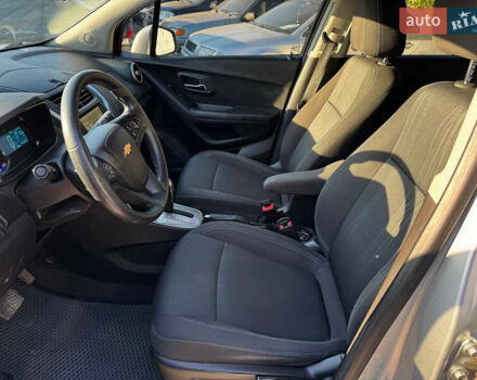 Серый Шевроле Trax, объемом двигателя 1.4 л и пробегом 190 тыс. км за 10700 $, фото 6 на Automoto.ua