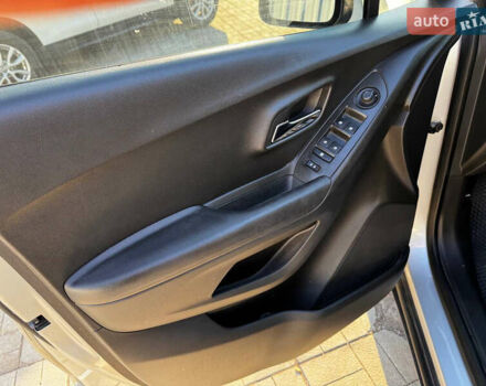 Серый Шевроле Trax, объемом двигателя 1.4 л и пробегом 190 тыс. км за 10700 $, фото 8 на Automoto.ua