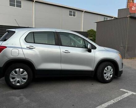 Серый Шевроле Trax, объемом двигателя 1.4 л и пробегом 132 тыс. км за 9600 $, фото 3 на Automoto.ua