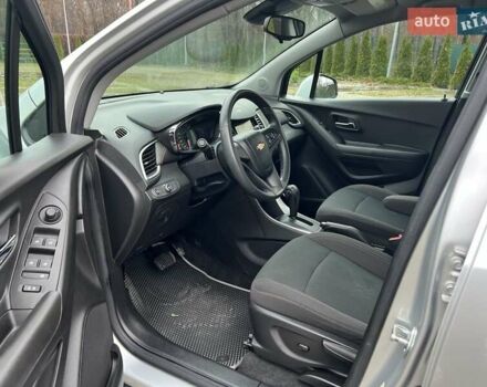 Серый Шевроле Trax, объемом двигателя 1.36 л и пробегом 104 тыс. км за 11300 $, фото 8 на Automoto.ua