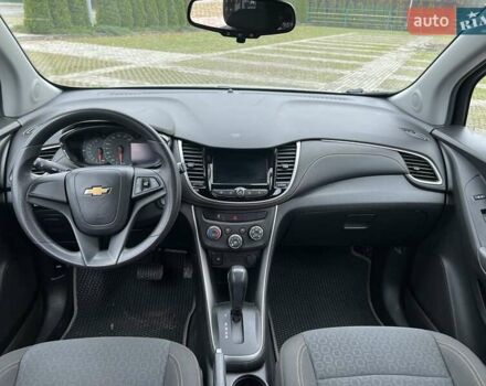 Серый Шевроле Trax, объемом двигателя 1.36 л и пробегом 104 тыс. км за 11300 $, фото 15 на Automoto.ua