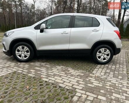 Серый Шевроле Trax, объемом двигателя 1.36 л и пробегом 104 тыс. км за 11300 $, фото 2 на Automoto.ua